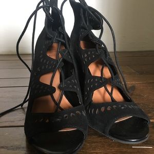 NEW Women’s Black Lace Up Heel size 5.5